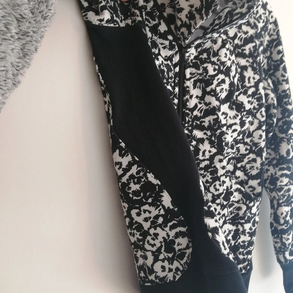 Lululemon Cozy Cuddle Up Sweatshirt Jacket Floral Fleece Lined Size 8 - Picture 10 of 16